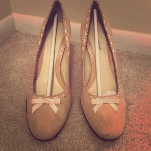 Banana Republic pink suede pumps sz 9